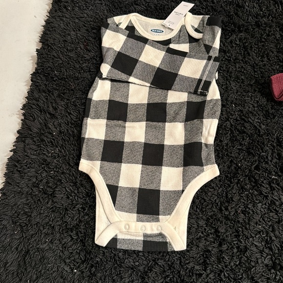 Long sleeve baby onesie bundle - Picture 3 of 7